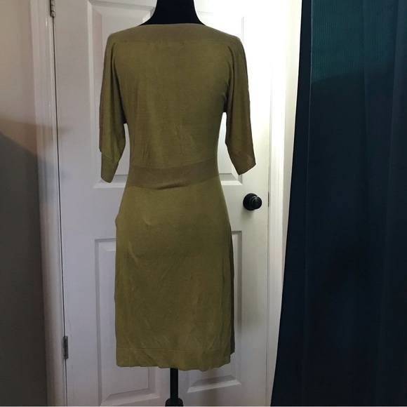 𝅺VERTIGO women’s size medium dress. Rayon and viscose, gold and cream colour. - Picture 4 of 10